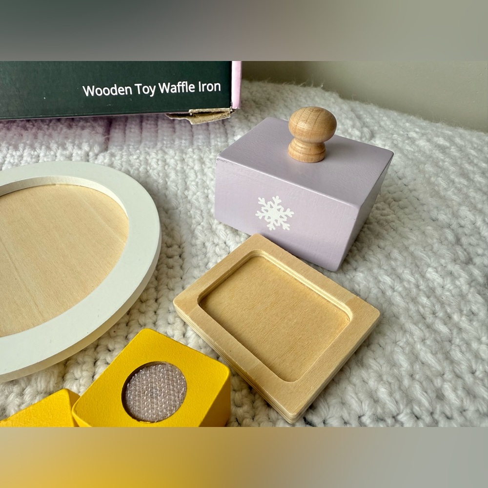 PairPear Wooden Waffle Maker Toy Food Playset - Picture 9 of 12